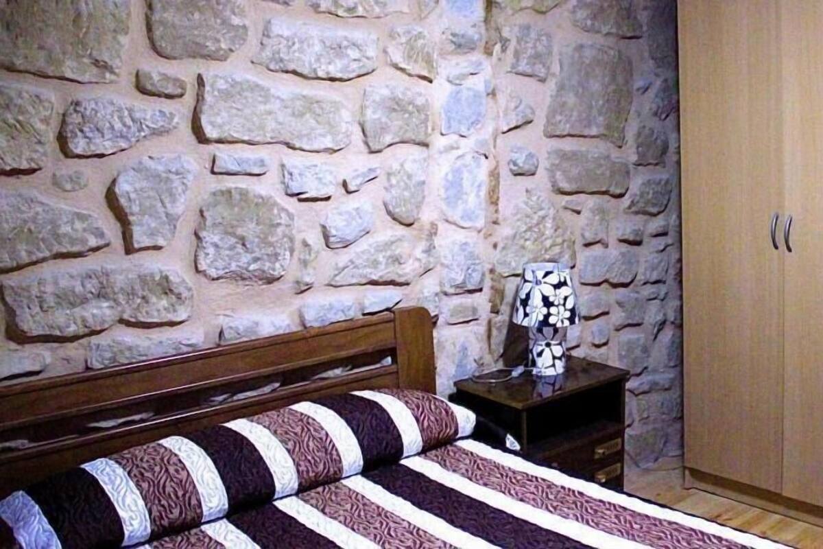 Rollaway beds, free WiFi, bed sheets