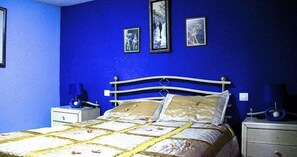 Rollaway beds, free WiFi, bed sheets