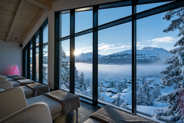 Sauna, hot tub, steam room, body treatments, facials
