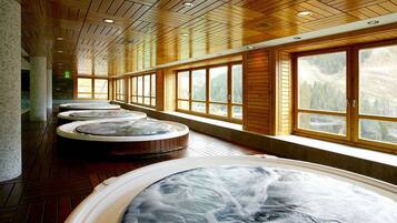 Indoor spa tub