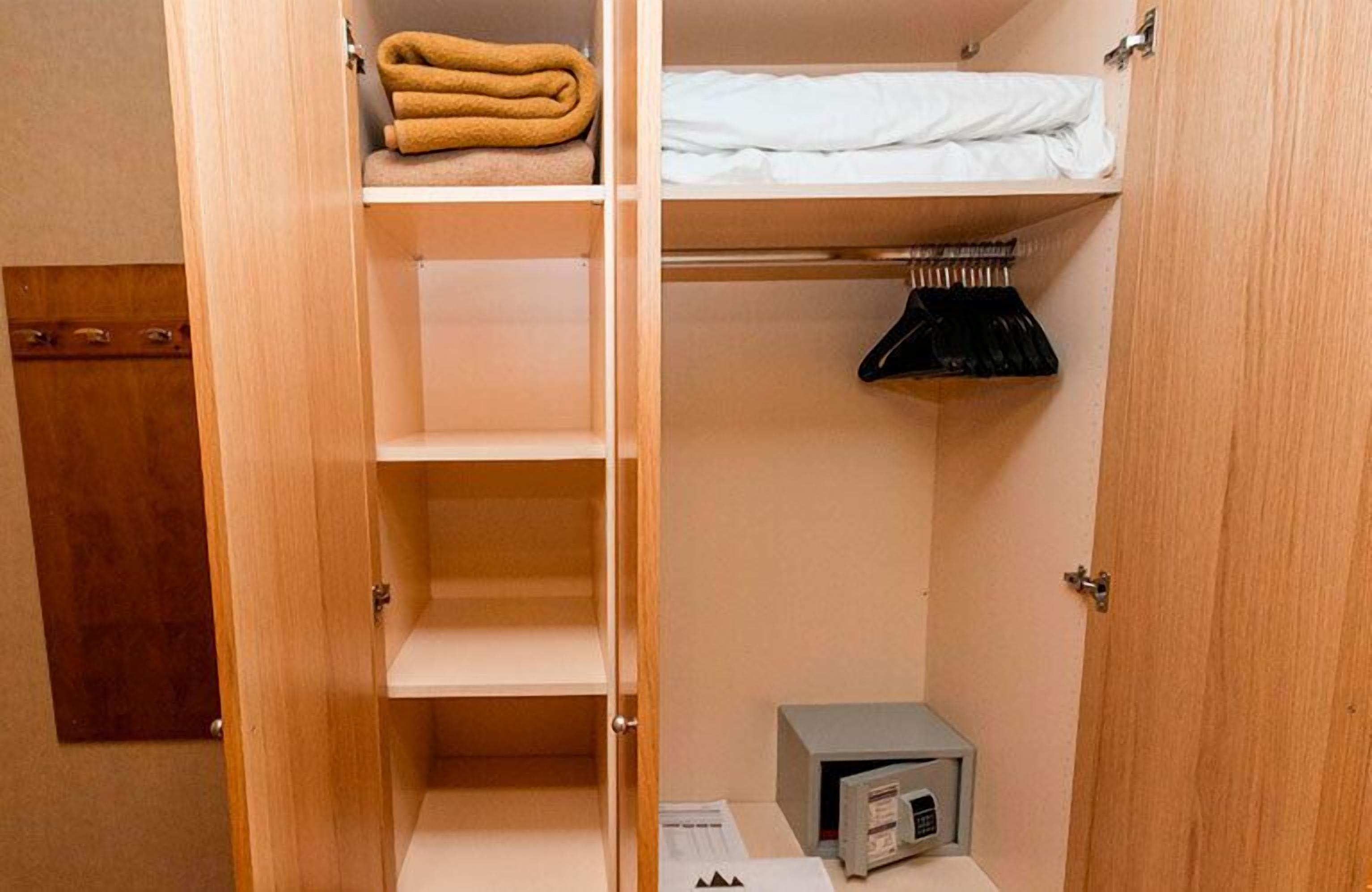 1 bedroom, in-room safe, laptop workspace, blackout curtains