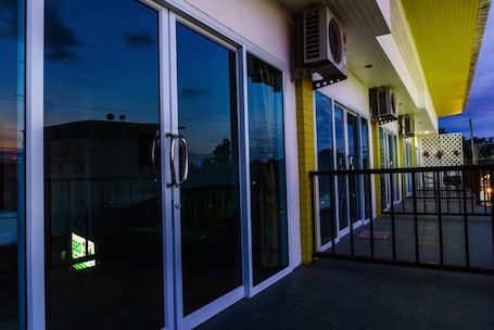 Standard Twin Room | Balcony