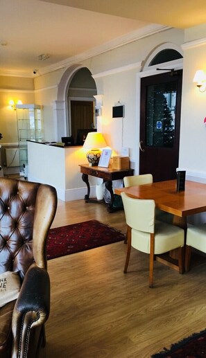 Lobby lounge - The Leam Hotel (Weymouth)