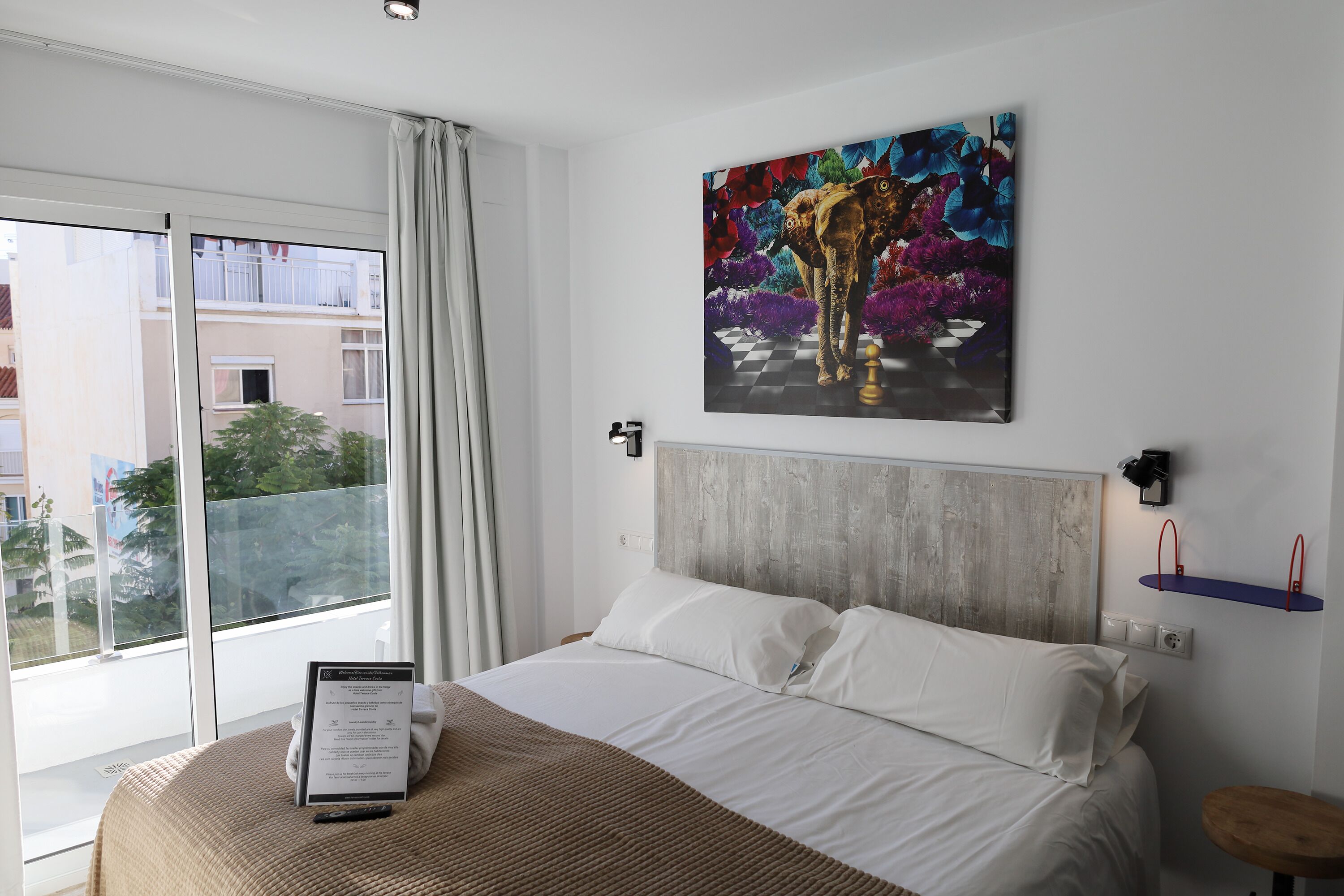 standard double room, 1 king bed, kitchenette | 1 bedroom, egyptian cotton sheets, premium bedding, down duvets