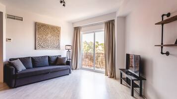 1 bedroom, Egyptian cotton sheets, premium bedding, down duvets