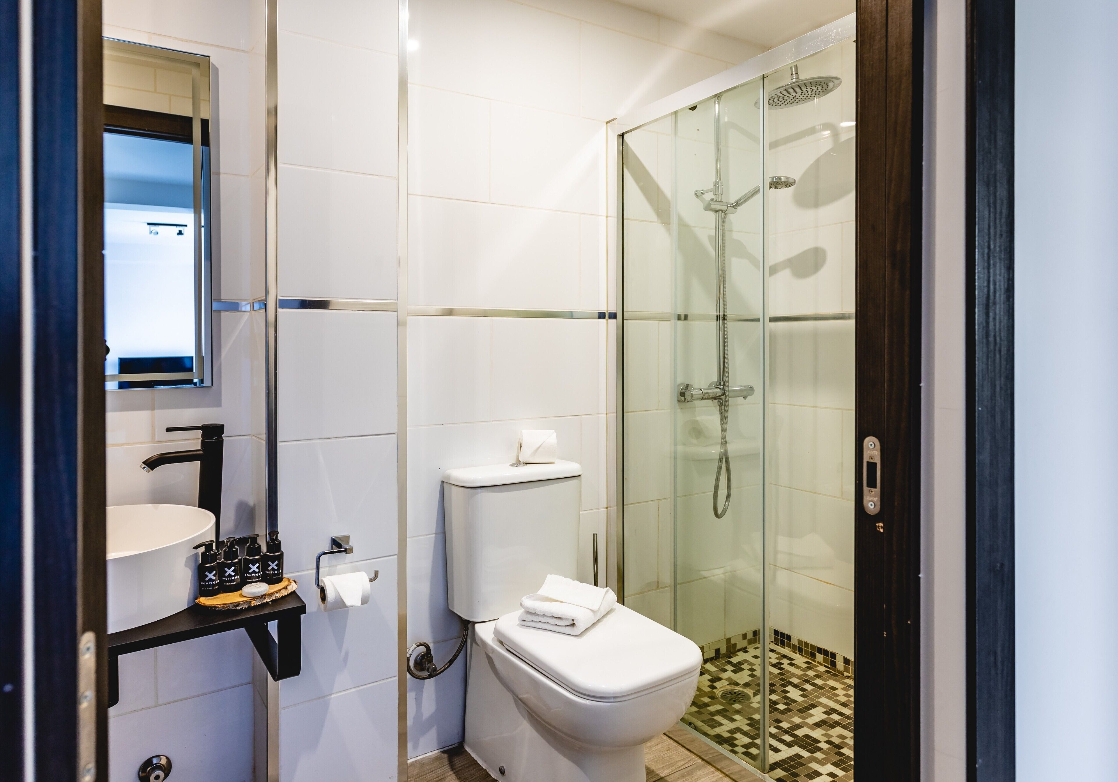 family suite, 2 bedrooms, park view | bathroom | shower, designer toiletries, hair dryer, bidet