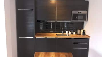 Family Suite, 2 Bedrooms, Park View | Private kitchen
