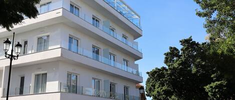 Fassade der Unterkunft – Abend/Nacht