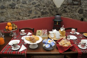 Daily cooked-to-order breakfast for a fee - B&B V&V Suite & Breakfast (Pompei)