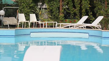 Outdoor pool, sun loungers