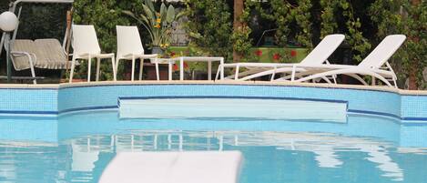 Outdoor pool, pool loungers