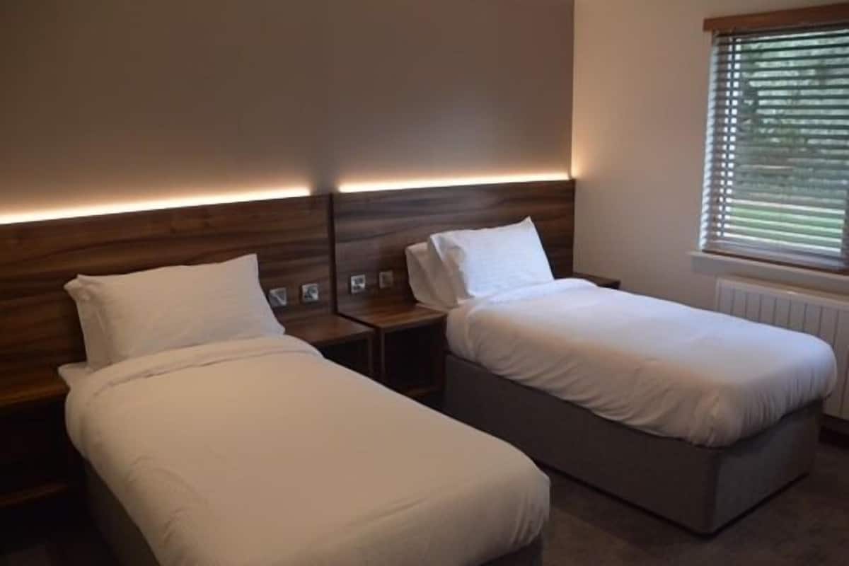 Chambre avec lits jumeaux, salle de bains attenante | 1 chambre