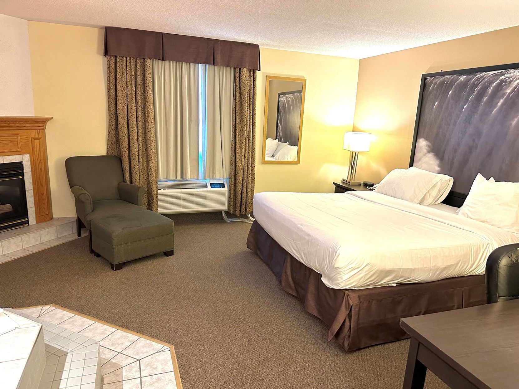 Desk, iron/ironing board, free WiFi, bed sheets