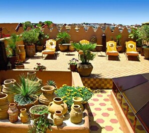 Esmorzar diari de cuina local gratuït 