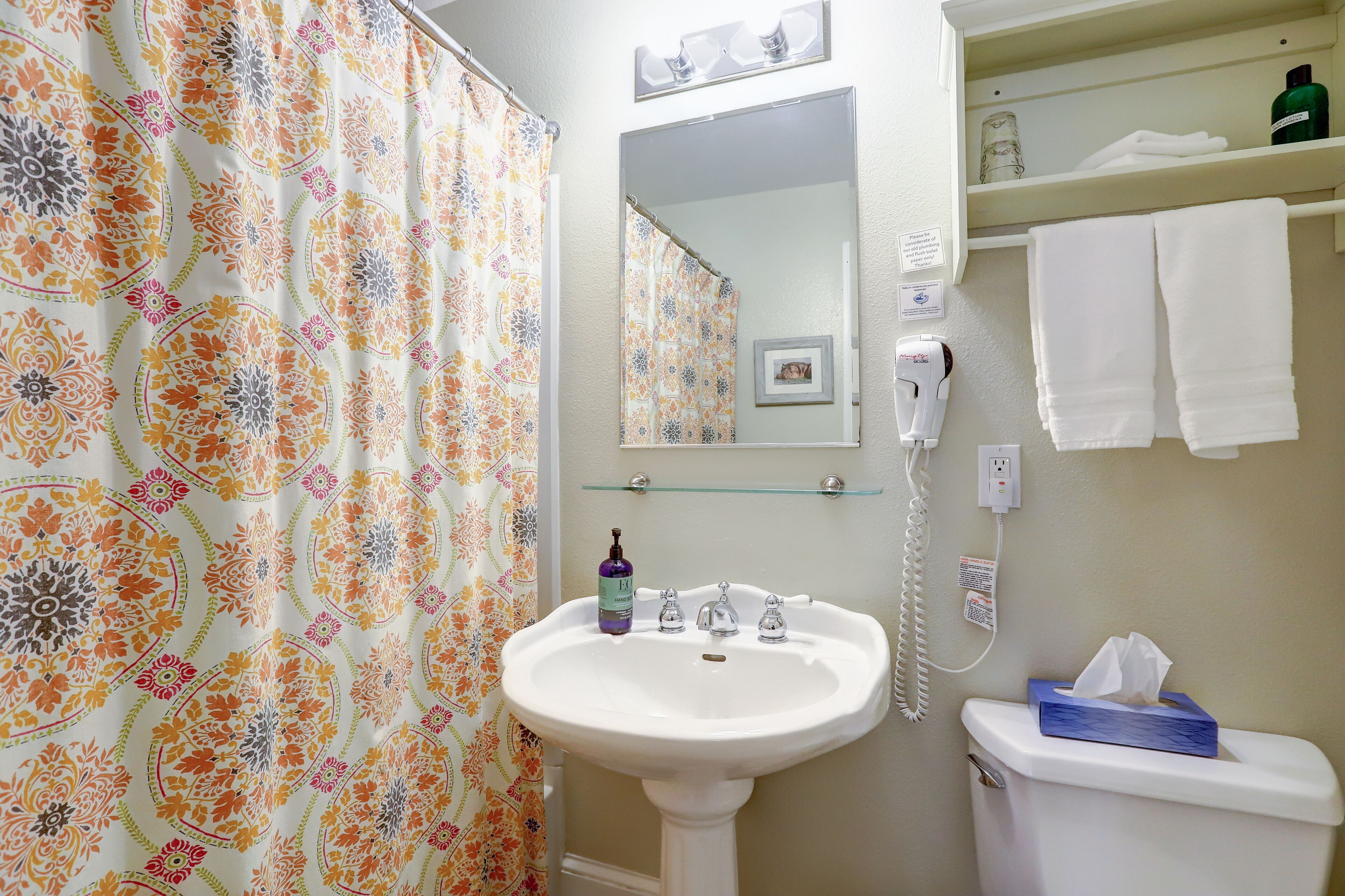 room | bathroom | combined shower/bathtub, hair dryer, towels