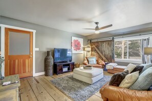 Casa | Tabla de planchar con plancha, wifi gratis y ropa de cama 