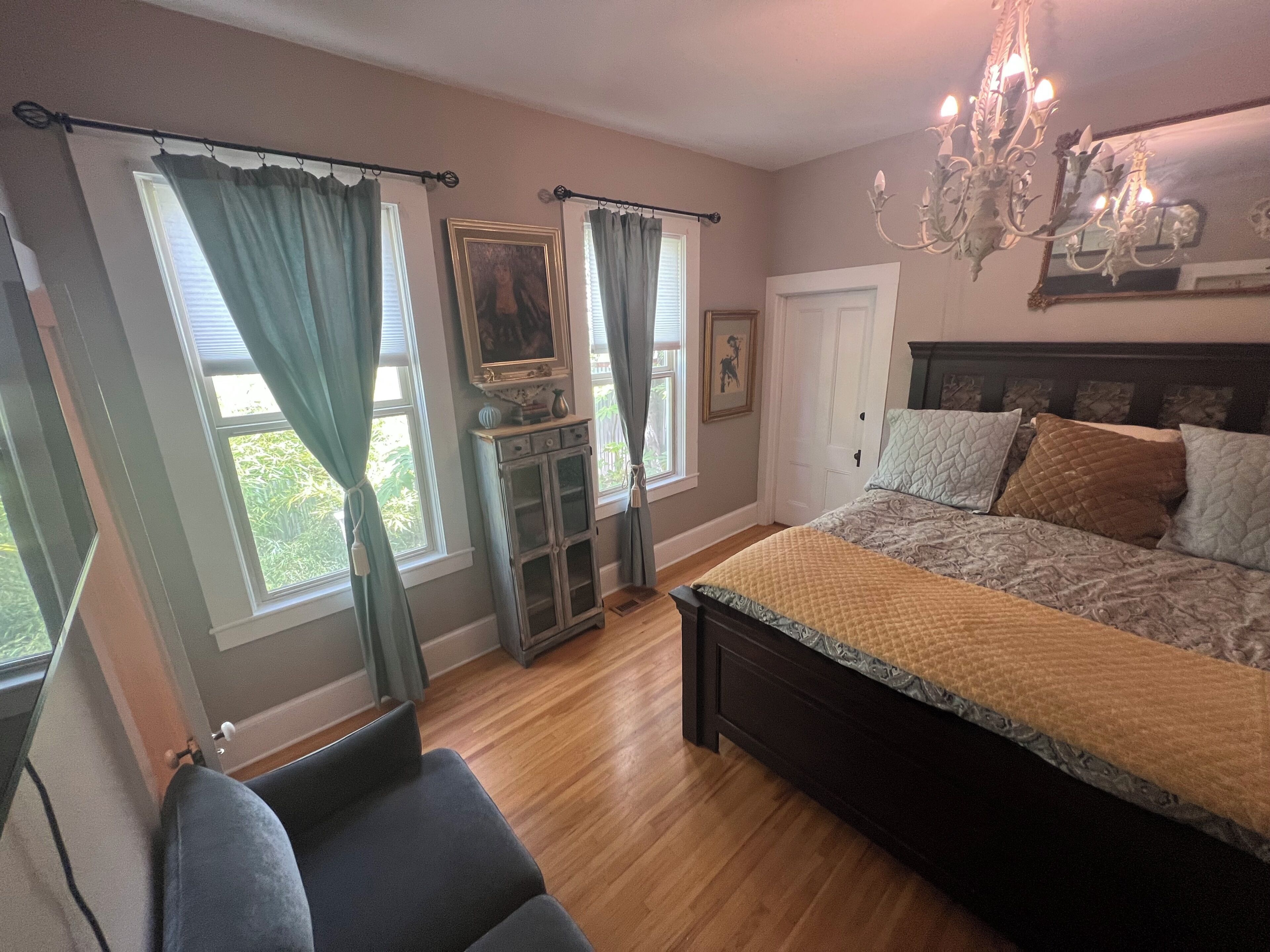 华丽单人房, 1 张特大床 | 熨斗/熨衣板、免费 WiFi、床单