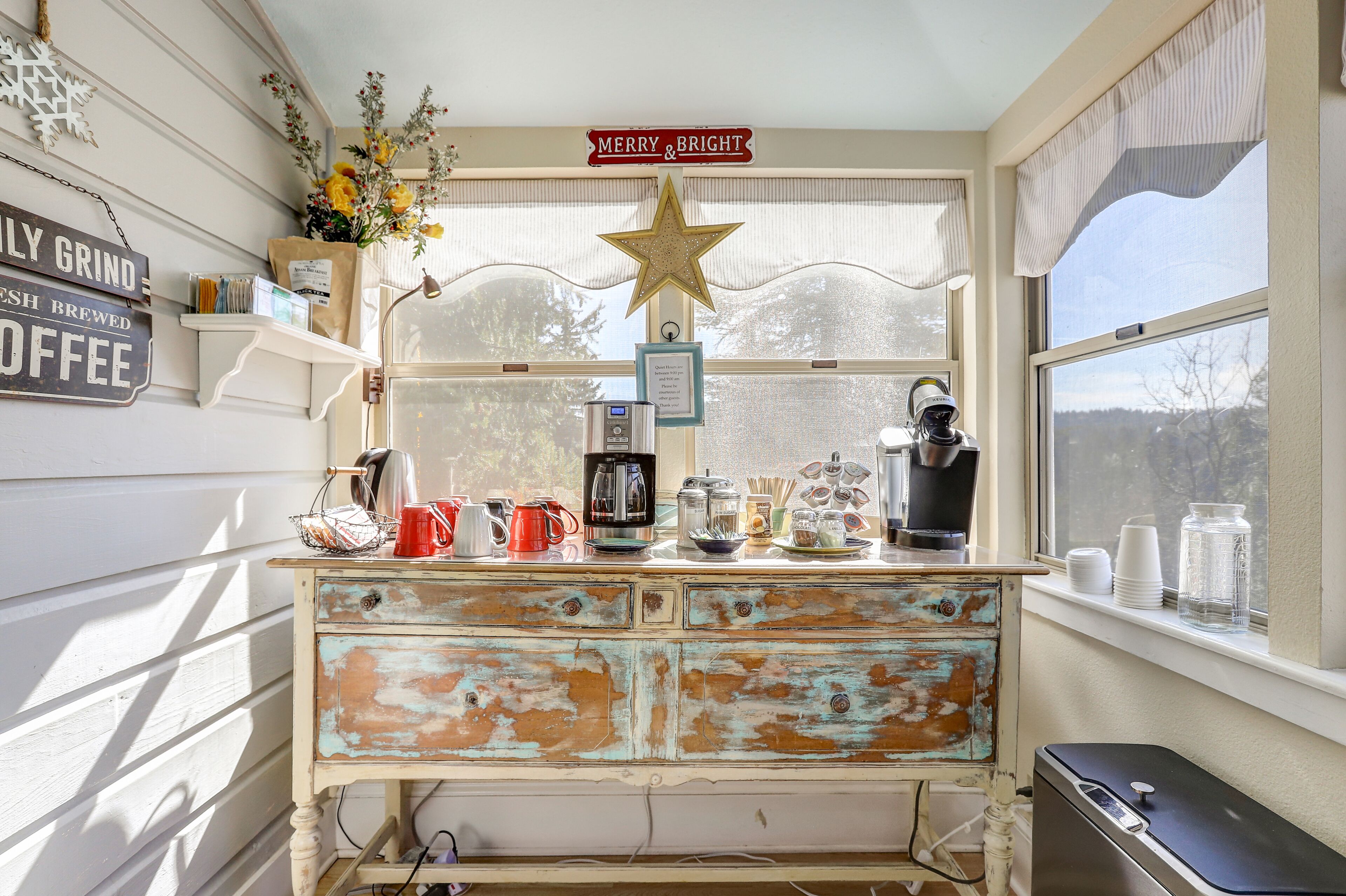 room | coffee and/or coffee maker