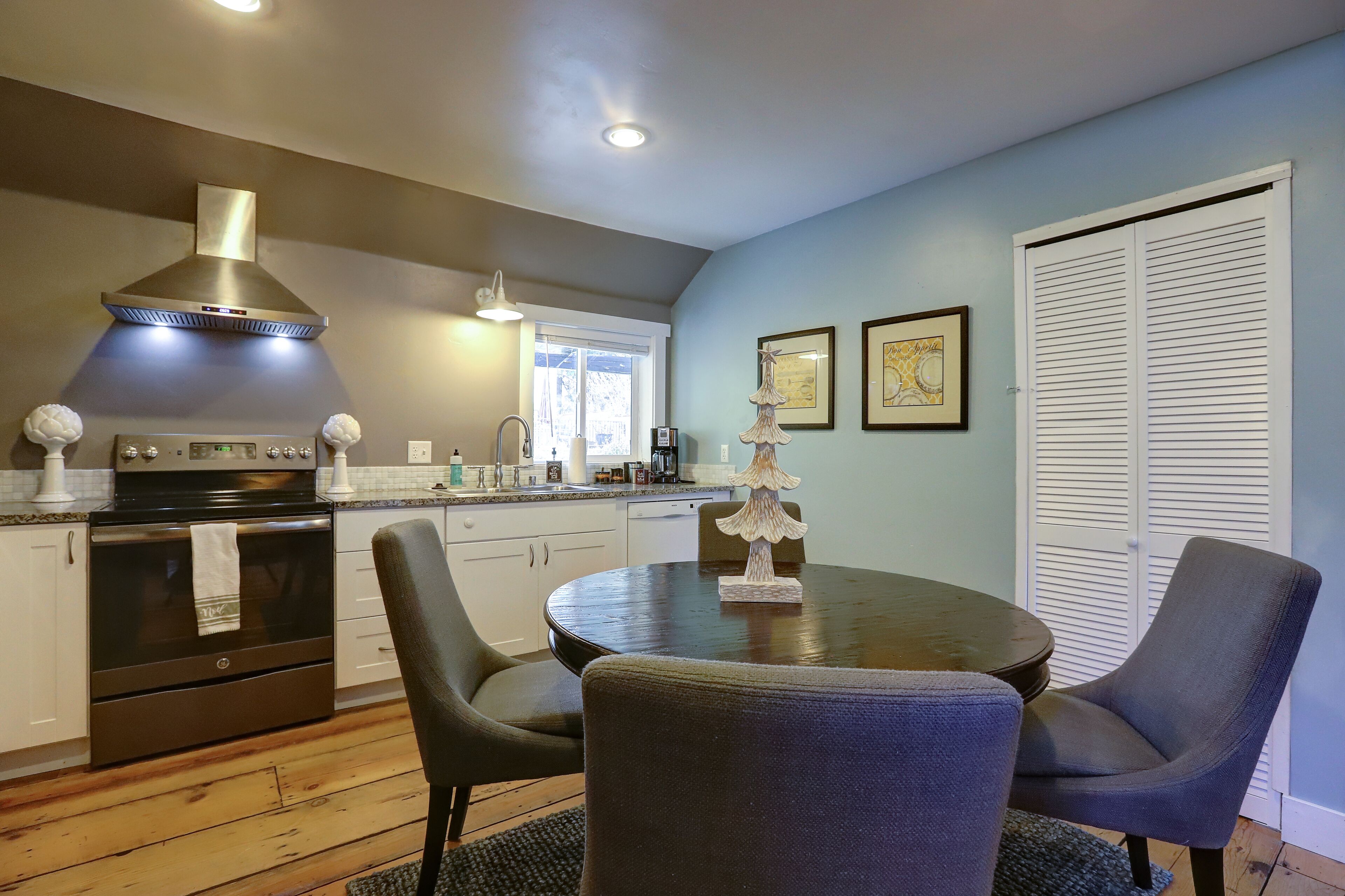 house | iron/ironing board, free wifi, bed sheets