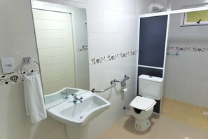 A bathroom with a sink, toilet, and a towel rack. - Hotel Guerra (Jaguaruna)