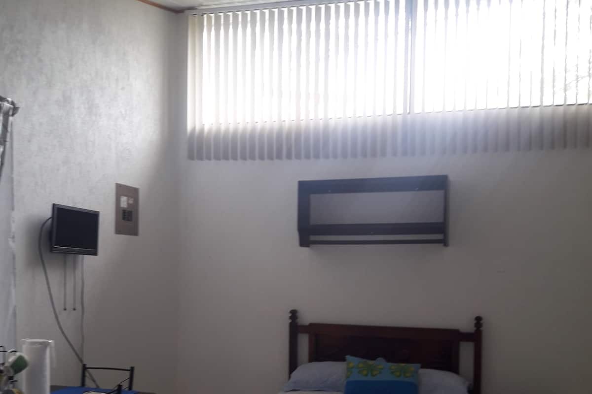 Standard Room, 1 Queen Bed, Non Smoking, Private Bathroom | Air conditioning