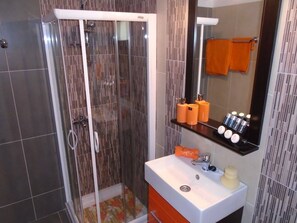 Deluxe Double Room, Sea View | Bathroom sink - Machi Rooms (Alonissos)