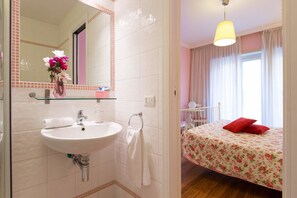 Chambre Double Confort, 1 chambre | Wi-Fi gratuit, draps fournis