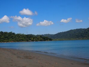 Beach nearby, kayaking - Hostal del Mar (Golfito)