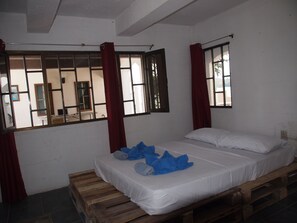 In-room safe, desk, iron/ironing board, free WiFi - Hostal del Mar (Golfito)