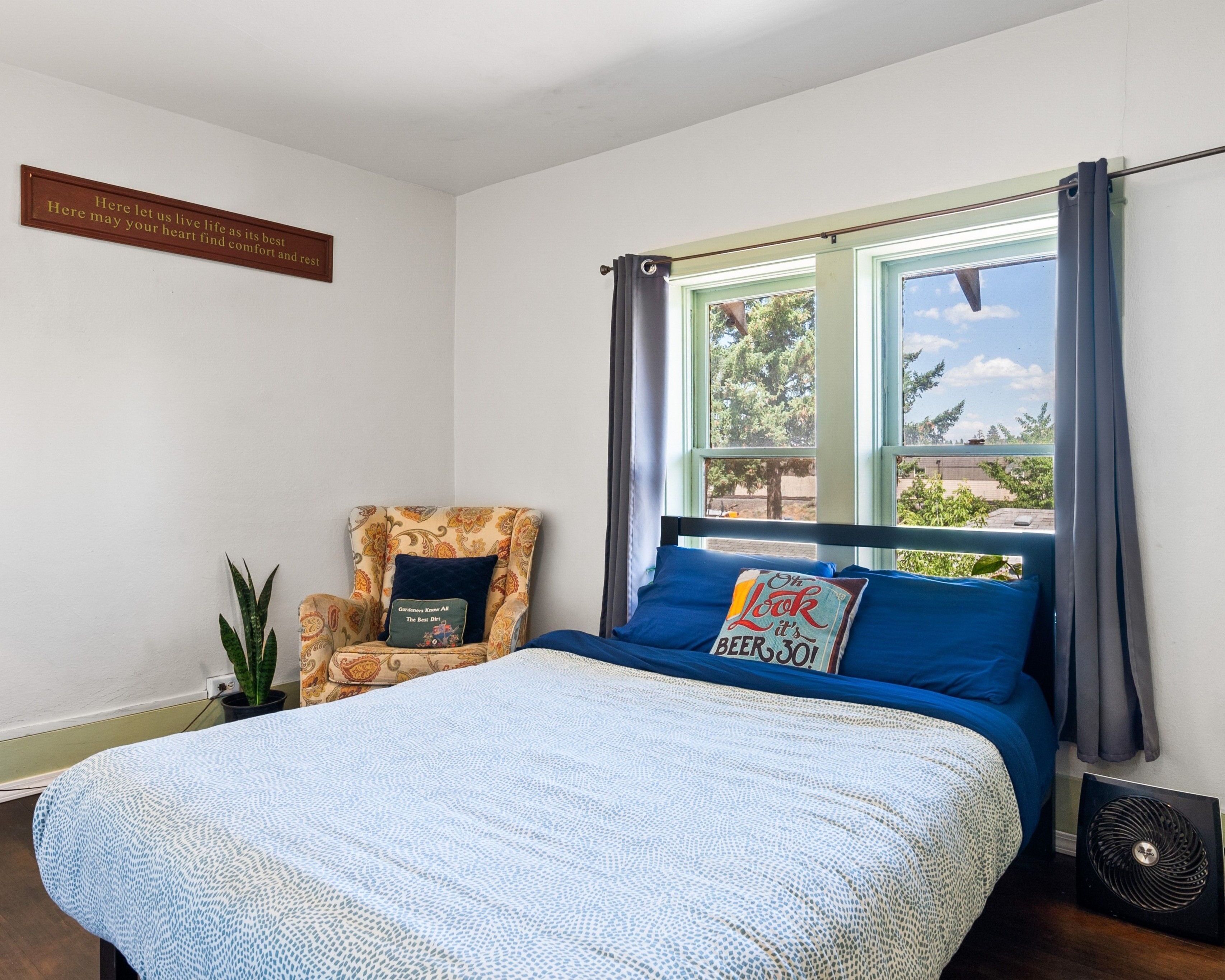 Habitación Confort doble, 1 cama doble, no fumadores | Tabla de planchar con plancha, wifi gratis, ropa de cama