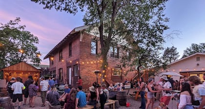 Bunk+Brew Historic Lucas House - Hostel
