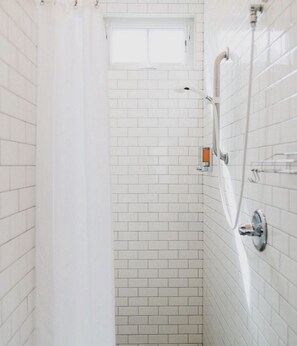 Property amenity - Bunk+Brew Historic Lucas House - Hostel (Bend)