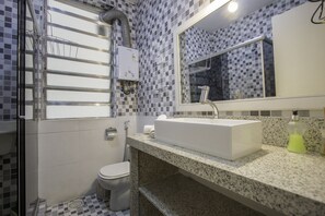 基本公寓, 2 間臥室 | 浴室 | 淋浴設備、毛巾