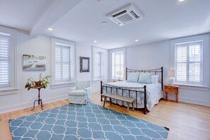 3 bedrooms, iron/ironing board, travel cot, free WiFi