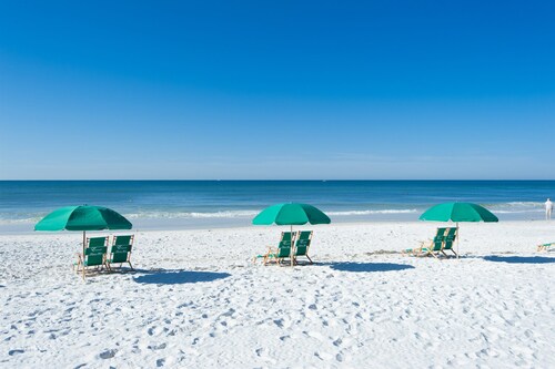 Direct Beachfront Condo with pool