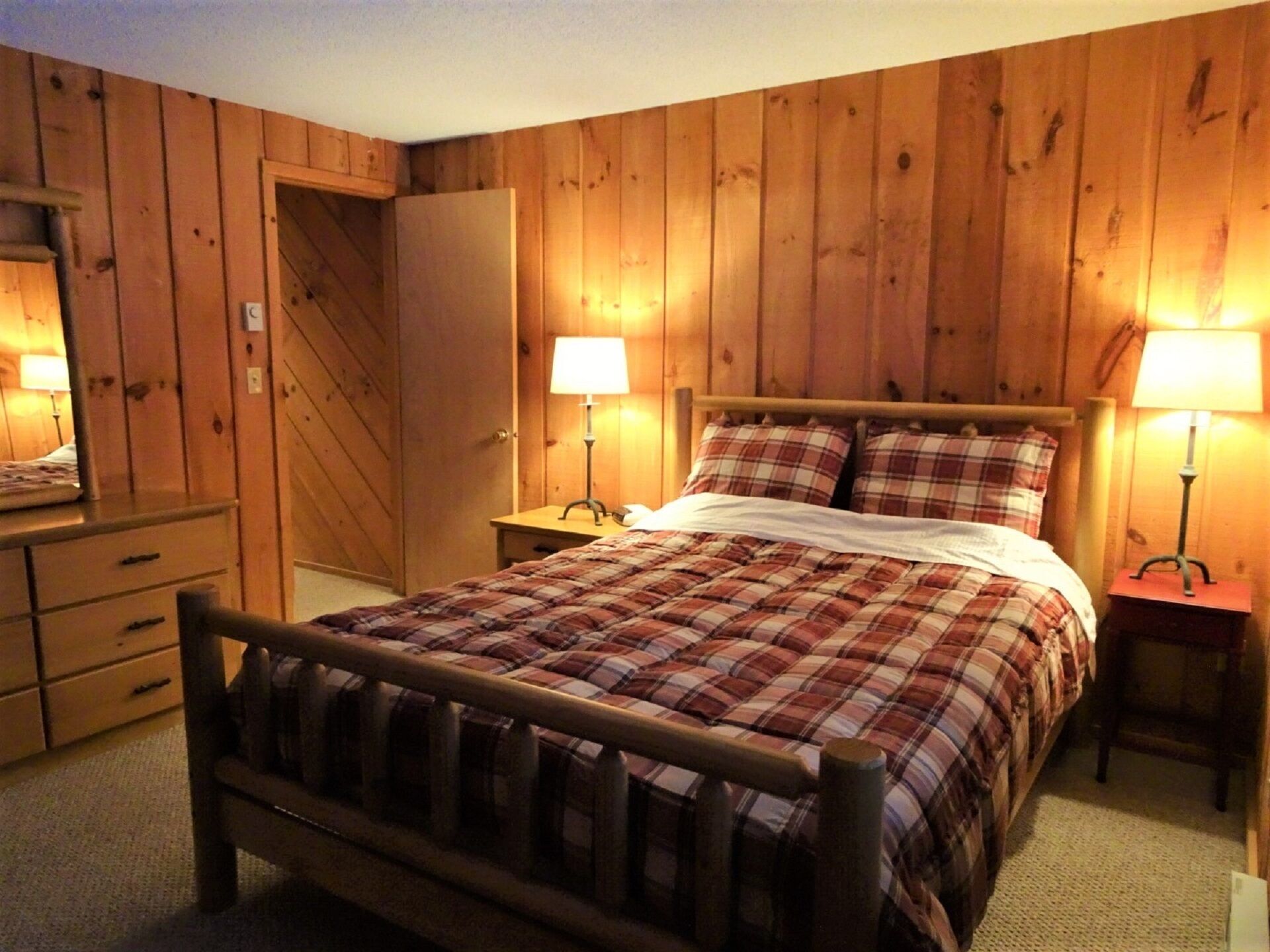 3 bedrooms, desk, iron/ironing board, travel crib