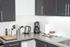 雪櫃、微波爐、焗爐、爐具