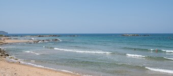 Artistic 2 Bedroom apt in front of the sea