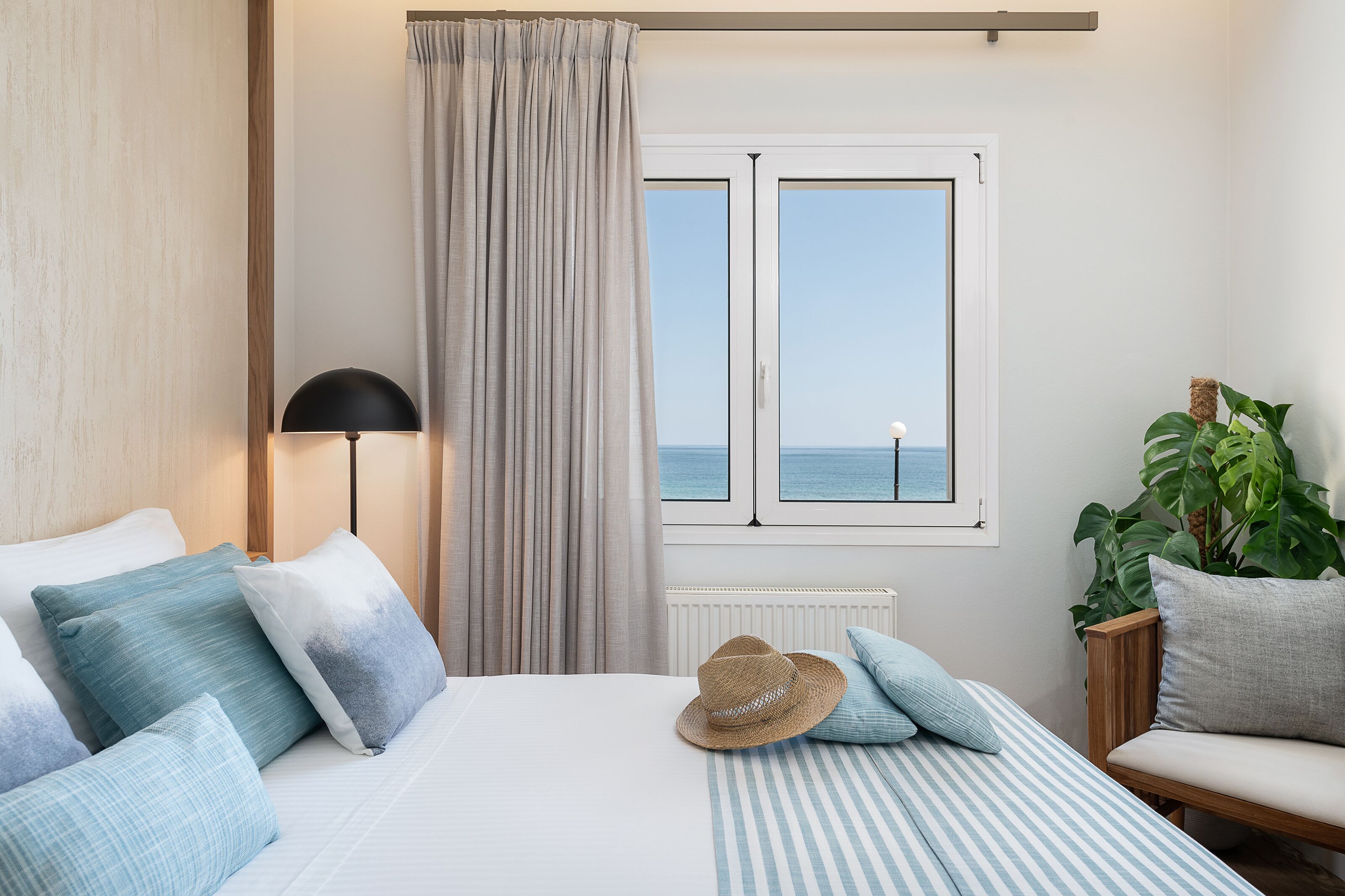 2 habitaciones, tabla de planchar con plancha y cuna de viaje 