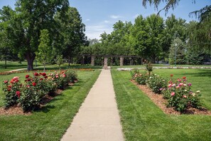 Property grounds - Historic Twin Tudors Inn KP1400 All Rooms (KP1400ALL) (Sioux Falls)