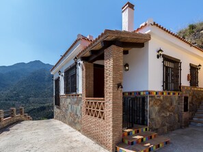 Exterior - Cosy cottage with views, pool and wifi (Los Guájares)