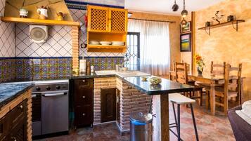 Fridge, oven, coffee/tea maker, toaster