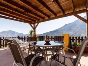 Outdoor dining - Cosy cottage with views, pool and wifi (Los Guájares)