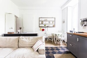 TV, fireplace, stereo