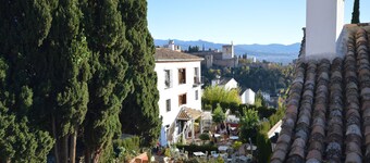 Beautiful and cozy historical house with Alhambra views in Granada / Albayzin