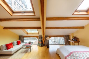 3 chambres, bureau, fer et planche à repasser, lit parapluie