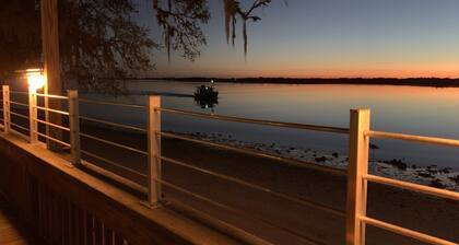Historiallinen keskusta, lämmitetty uima-allas huhti-lokakuussa, moitteettomasti pidetty, suuri takapiha