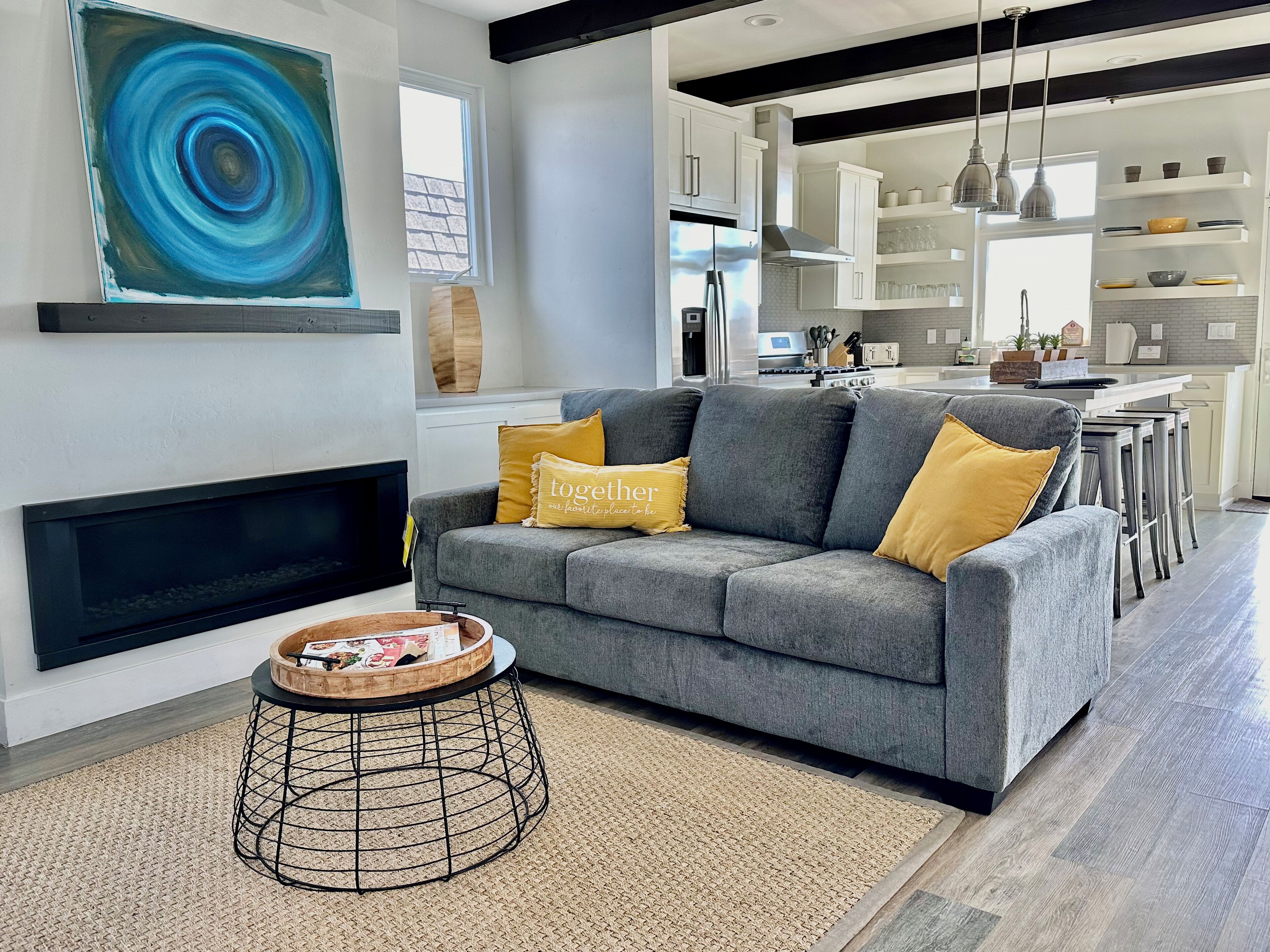 Smart TV, chimenea, videojuegos y reproductor de DVD 