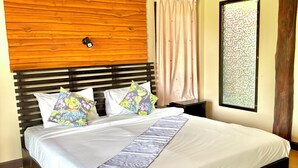 Village Room with King Bed | ستائر تعتيم وواي فاي مجانًا