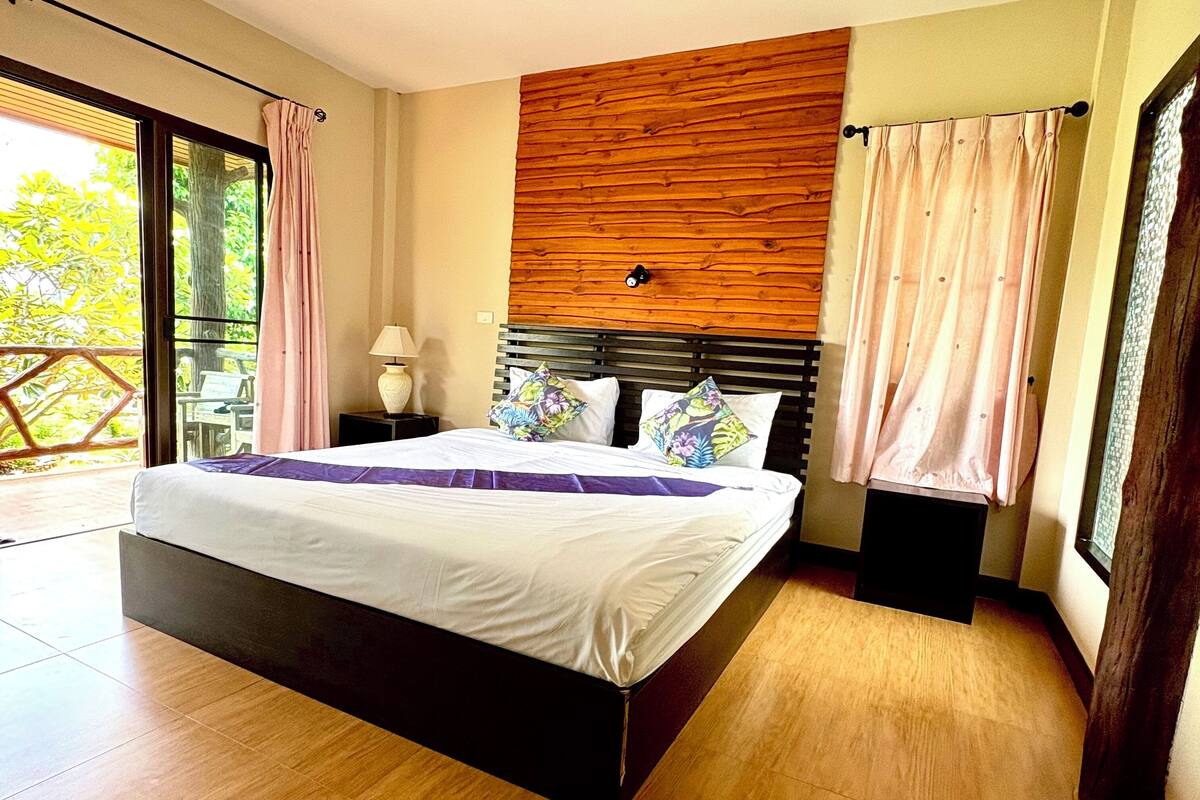 Village Room with King Bed | 遮光窗帘、免费 WiFi